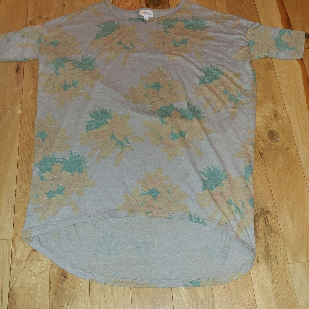 NWOT. Lularoe Irma. Xs